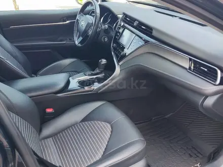 Toyota Camry 2020 года за 14 500 000 тг. в Уральск – фото 5