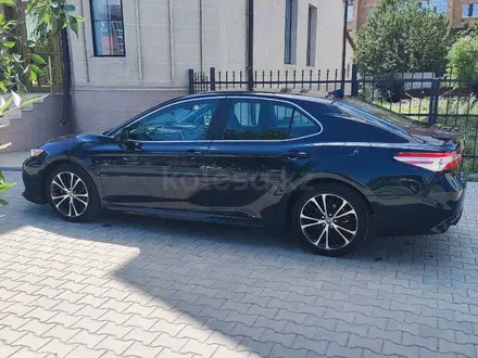 Toyota Camry 2020 года за 14 500 000 тг. в Уральск – фото 9