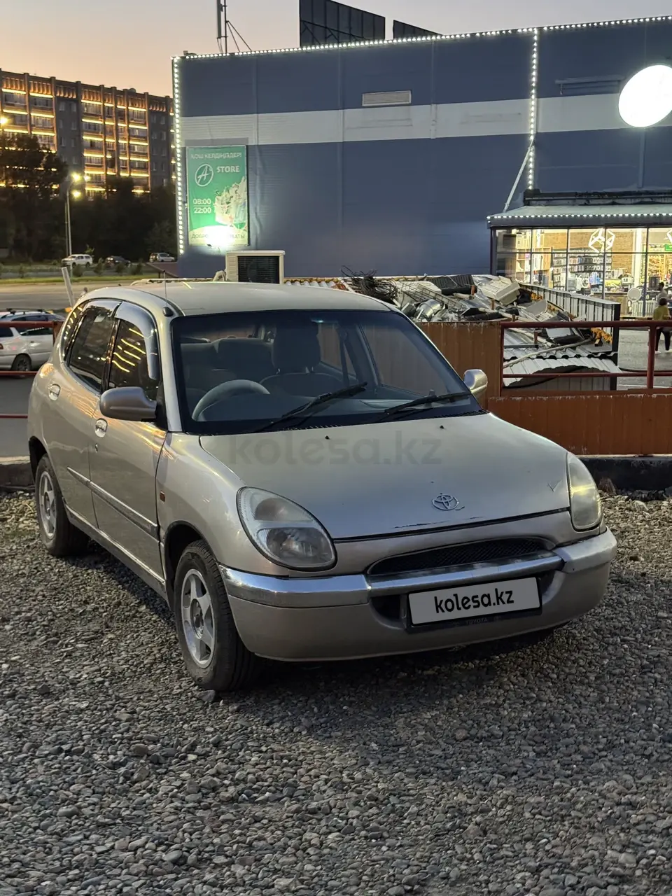 Toyota Duet, 2000