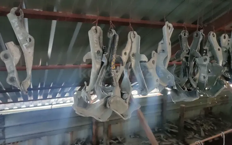 Петли капота дверей. Toyota Camry 40 за 10 000 тг. в Алматы