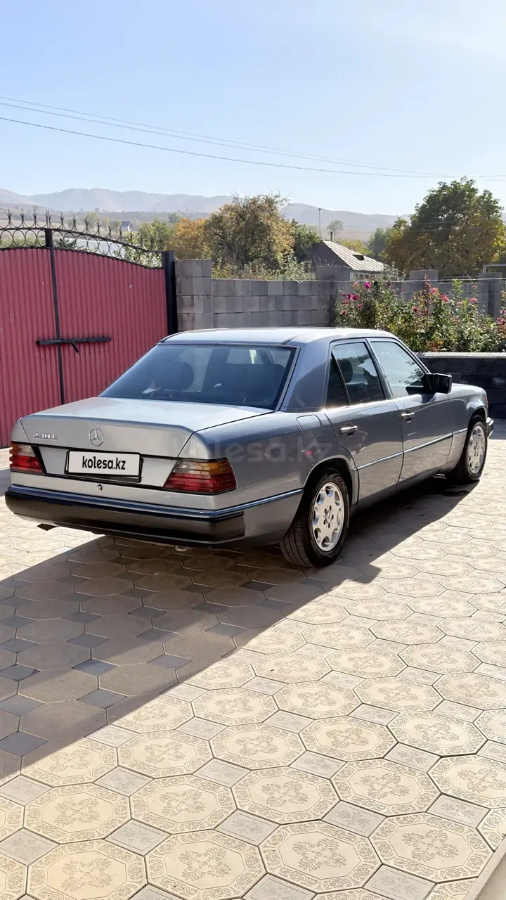 Mercedes-Benz E-Class, 1990