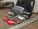 Передняя часть фары бампера капот на Mercedes Benz 212 за 150 000 тг. в Алматы – фото 2