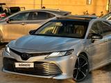 Toyota Camry 2019 года за 14 750 000 тг. в Шымкент – фото 2