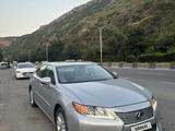 Lexus ES 300h 2013 года за 8 100 000 тг. в Атырау – фото 3