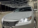 Lexus ES 300h 2013 года за 8 100 000 тг. в Атырау