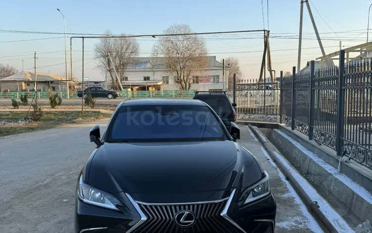 Lexus ES 350 2018 годаfor21 000 000 тг. в Шымкент