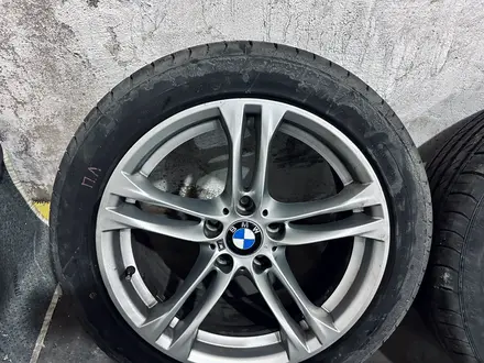 На BMW F10 диски за 350 000 тг. в Караганда – фото 6