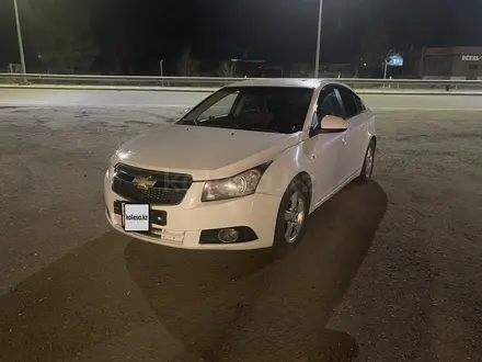 Chevrolet Cruze 2009 года за 4 100 000 тг. в Семей – фото 2