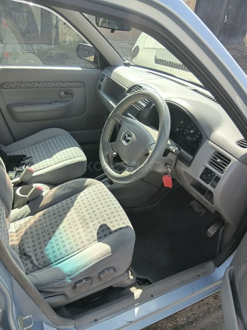 Mazda Demio, 2001