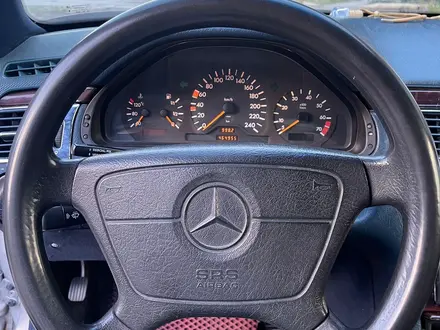 Mercedes-Benz E 230 1996 года за 2 900 000 тг. в Караганда – фото 28