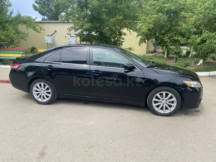 Toyota Camry 2010 года за 4 200 000 тг. в Уральск – фото 2