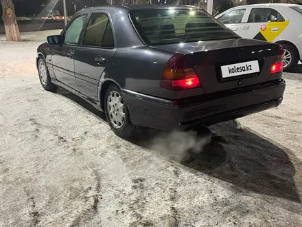 Mercedes-Benz C 220 1995 года за 2 200 000 тг. в Астана – фото 3