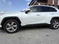 Toyota RAV4 2021 года за 13 000 000 тг. в Актобе – фото 3
