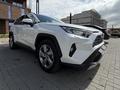Toyota RAV4 2021 года за 13 000 000 тг. в Актобе – фото 4