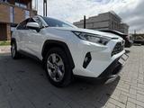 Toyota RAV4 2021 года за 13 000 000 тг. в Актобе – фото 4