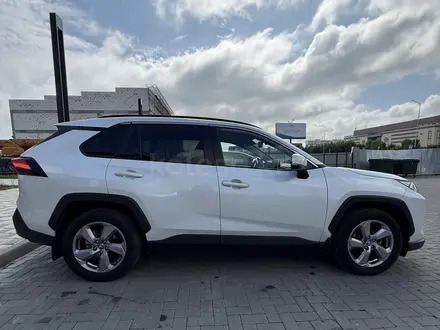 Toyota RAV4 2021 года за 13 000 000 тг. в Актобе – фото 5
