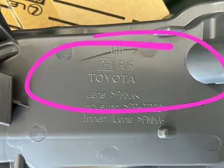 Катафот на задний бампер Toyota Rav 4 — 12 год новый оригинал за 45 000 тг. в Алматы – фото 4