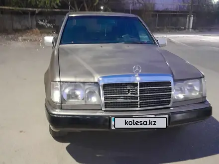 Mercedes-Benz E 230 1992 года за 1 200 000 тг. в Алматы – фото 2