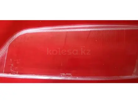 Стекло фары Nissan Primera P11 за 7 500 тг. в Актобе – фото 2