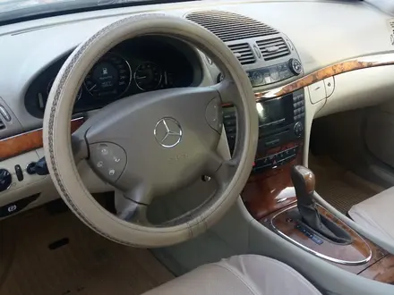 Mercedes-Benz E 320 2003 года за 7 800 000 тг. в Семей – фото 2