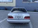 Mercedes-Benz E 320 1998 года за 3 000 000 тг. в Актобе – фото 4