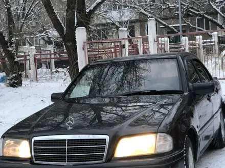 Mercedes-Benz C 200 1994 года за 1 600 000 тг. в Караганда