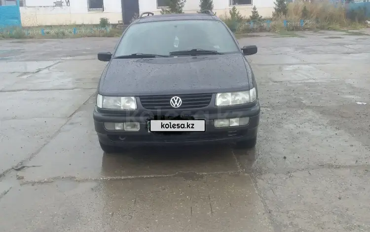 Volkswagen Passat 1994 годаүшін2 400 000 тг. в Калбатау