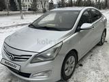 Hyundai Solaris 2014 года за 3 300 000 тг. в Астана – фото 2