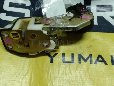 Замок двери Subaru за 8 000 тг. в Караганда