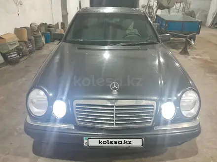 Mercedes-Benz E 230 1995 года за 1 950 000 тг. в Караганда – фото 19