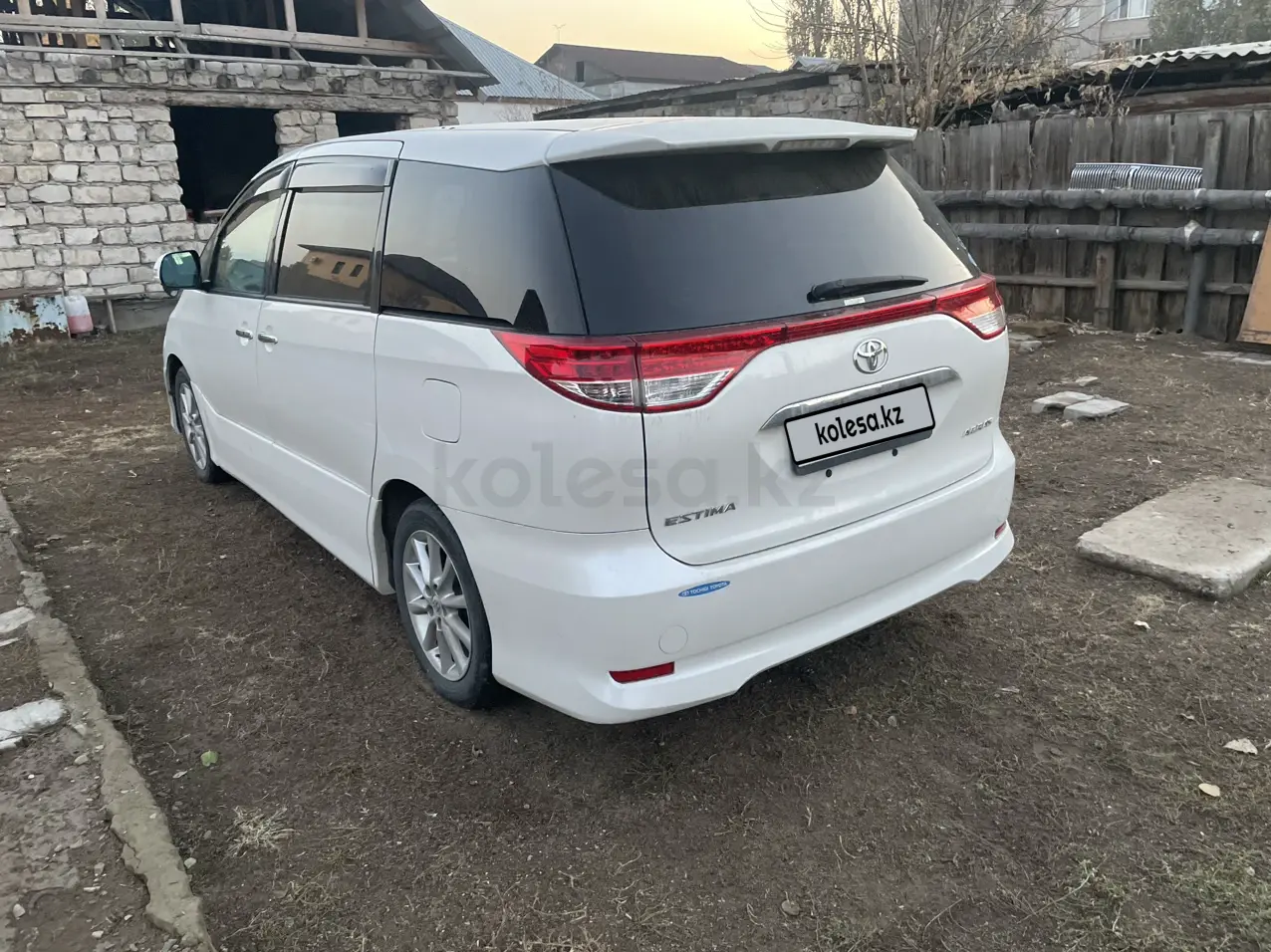 Toyota Estima, 2010