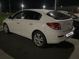 Chevrolet Cruze 2013 года за 3 000 000 тг. в Семей – фото 2