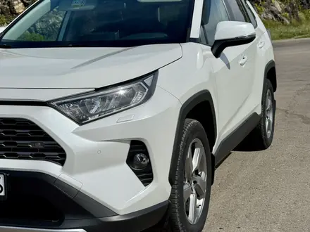 Toyota RAV4 2020 года за 14 400 000 тг. в Усть-Каменогорск – фото 2
