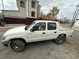 Toyota Hilux 2004 года за 6 200 000 тг. в Актобе – фото 2