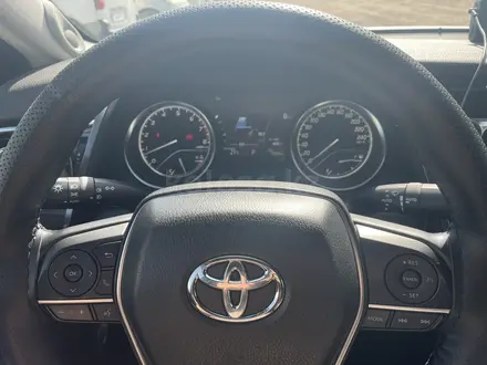 Toyota Camry 2019 года за 17 300 000 тг. в Алматы – фото 23