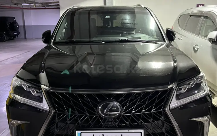 Lexus LX 570 2018 года за 45 000 000 тг. в Астана