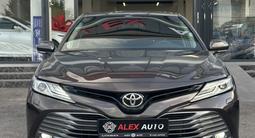 Toyota Camry 2019 года за 13 700 000 тг. в Шымкент – фото 2