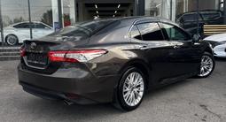 Toyota Camry 2019 года за 13 700 000 тг. в Шымкент – фото 4