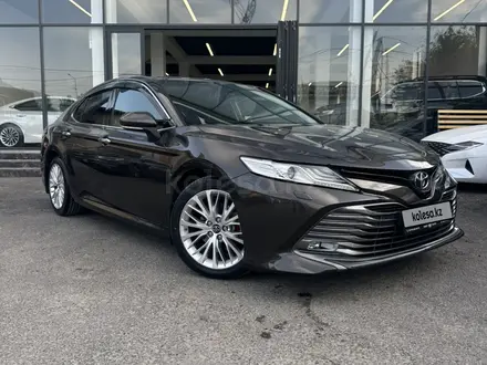 Toyota Camry 2019 года за 13 700 000 тг. в Шымкент