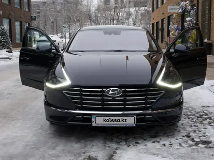 Hyundai Sonata 2021 года за 12 700 000 тг. в Алматы – фото 2