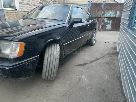 Mercedes-Benz E 200 1993 года за 1 900 000 тг. в Костанай – фото 2