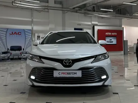 Toyota Camry 2019 года за 13 300 000 тг. в Астана – фото 2