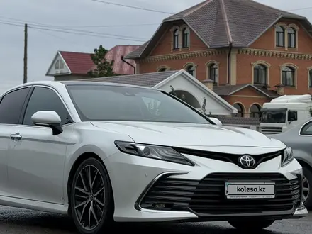 Toyota Camry 2023 года за 15 000 000 тг. в Уральск