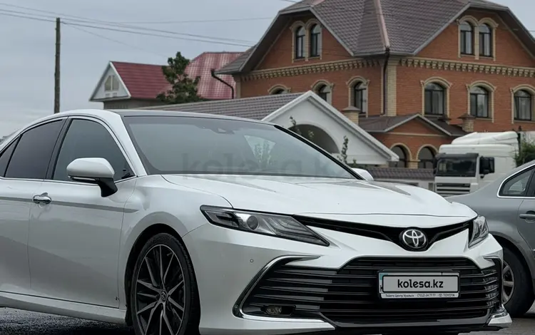 Toyota Camry 2023 года за 15 000 000 тг. в Уральск