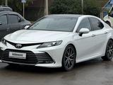 Toyota Camry 2023 года за 15 000 000 тг. в Уральск – фото 2