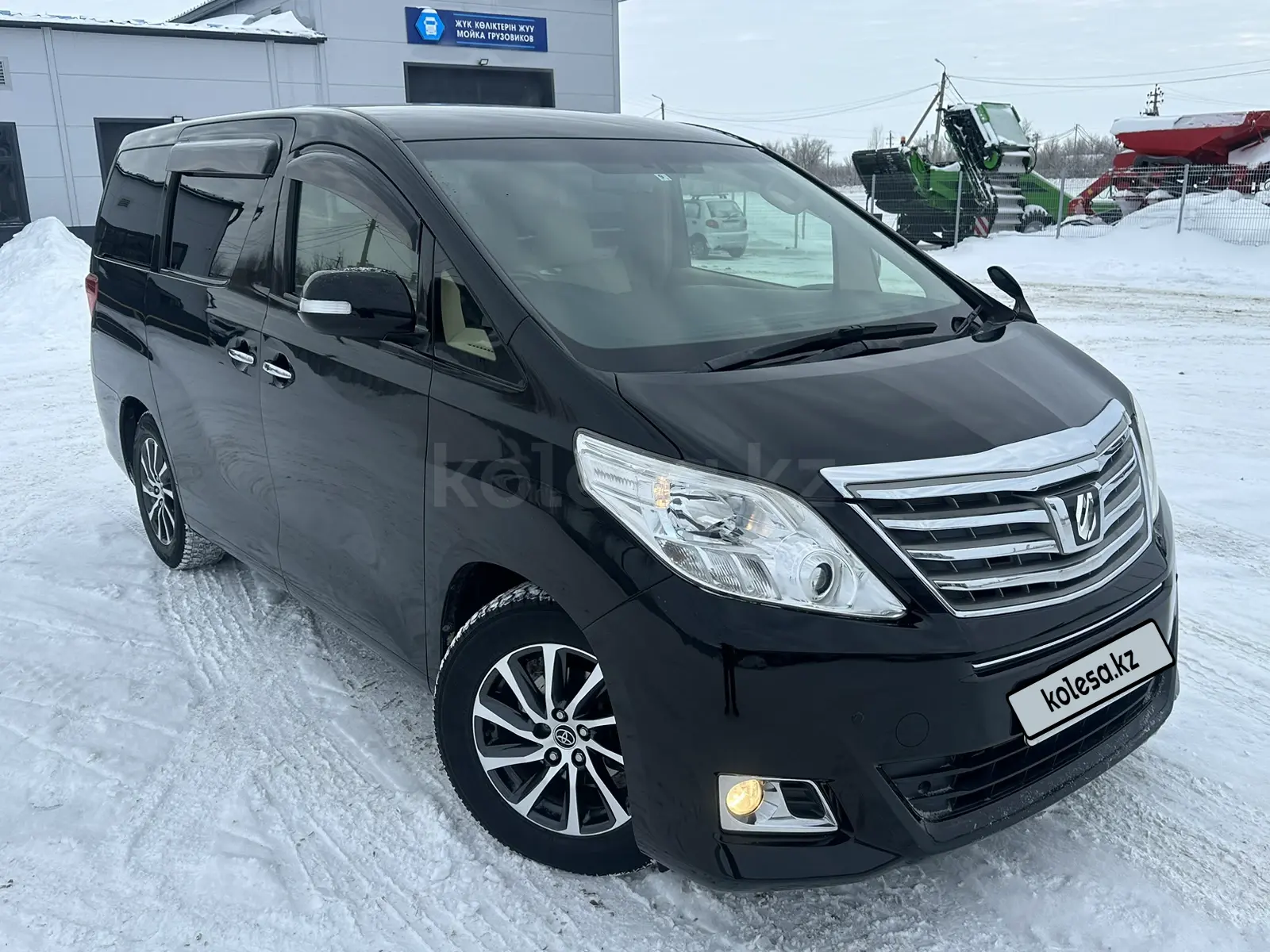 Toyota Alphard 2012