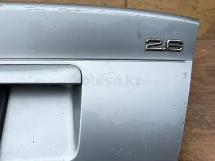 Крышка багажника на Audi A4 B5 (1994-1999) за 20 000 тг. в Алматы – фото 4