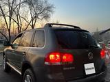 Volkswagen Touareg 2005 годаfor4 500 000 тг. в Алматы – фото 5