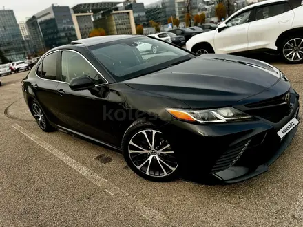 Toyota Camry 2020 года за 12 500 000 тг. в Алматы