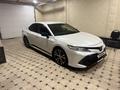 Toyota Camry 2020 года за 14 200 000 тг. в Алматы – фото 37